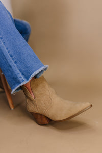 Kelsie Cowgirl Boot in Tan